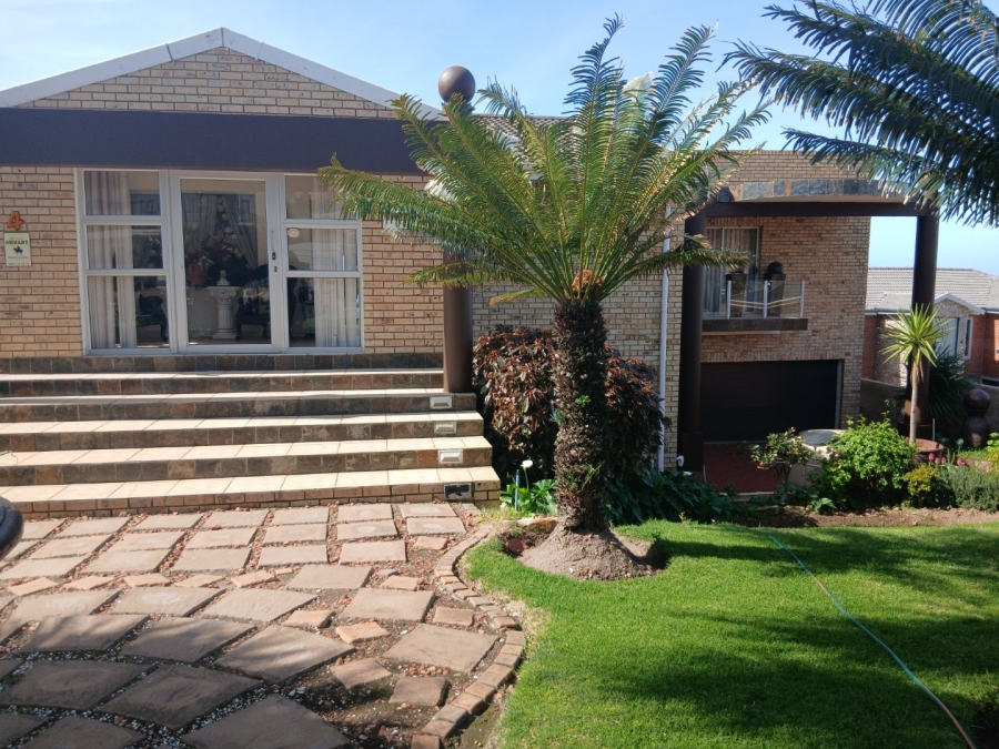 5 Bedroom Property for Sale in Wavecrest Eastern Cape